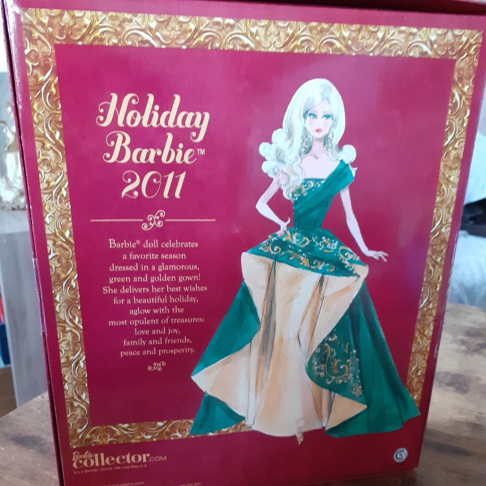 2011 Holiday Barbie Green And Golden Gown, Blonde - Picture 4 of 5